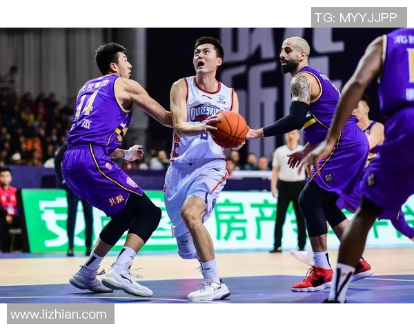 北京控股与南京同曦展开激烈对决谁将赢得这场篮球盛宴 北京控股与南京同曦展开激烈对决谁将赢得这场篮球盛宴